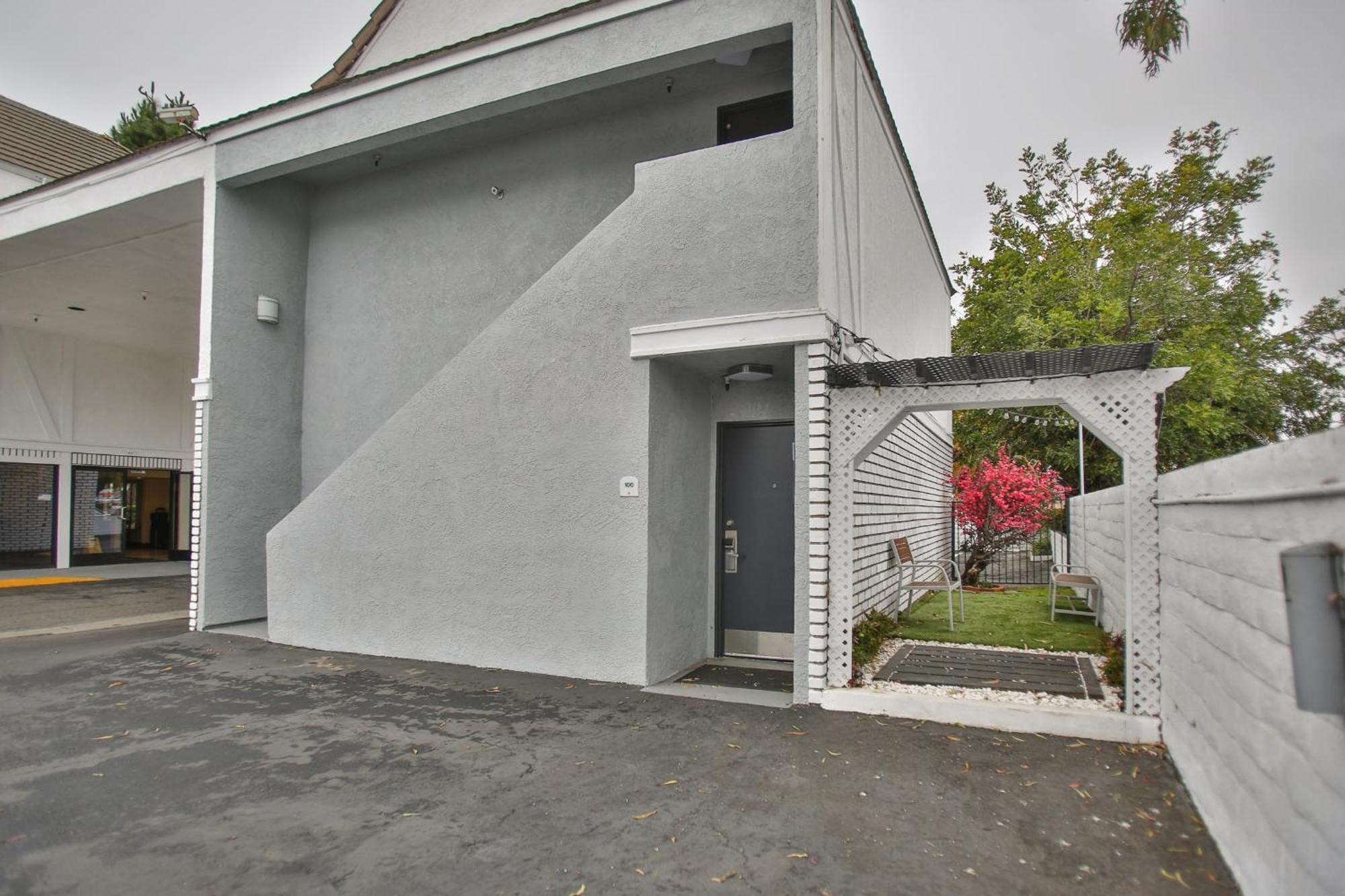 Best Western Surf City Huntington Beach Exterior photo